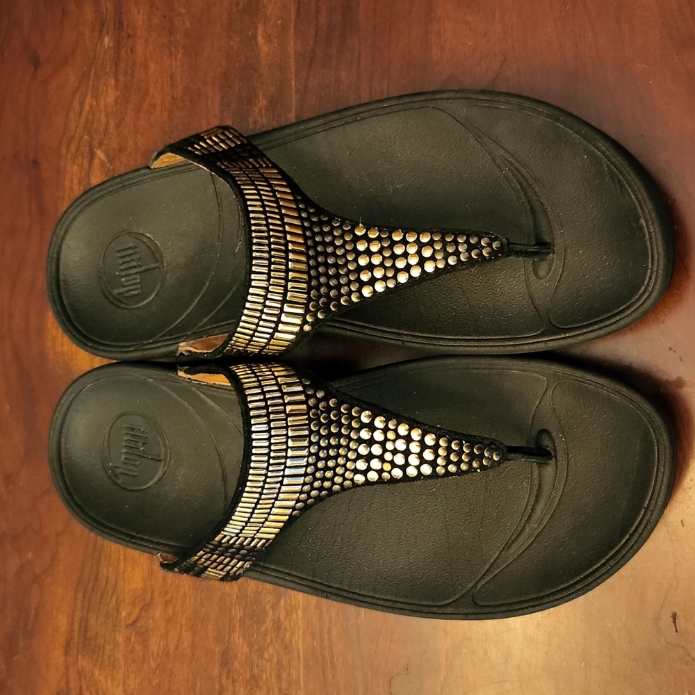 Fitflop 359-001 size 6 black and gold